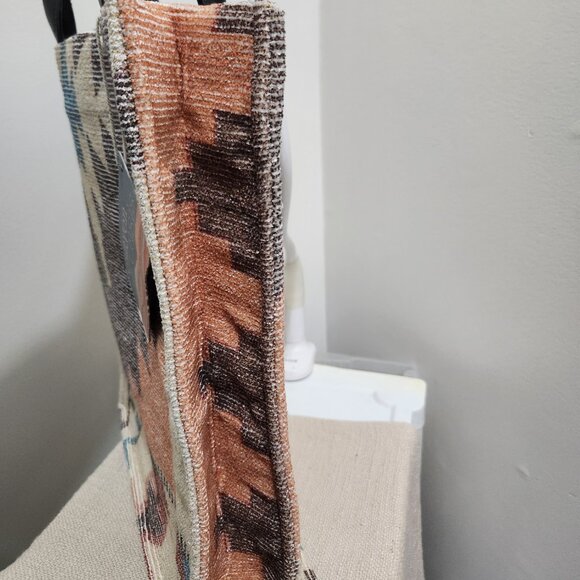 Durable southwest tote by World Traveler - Picture 5 of 7